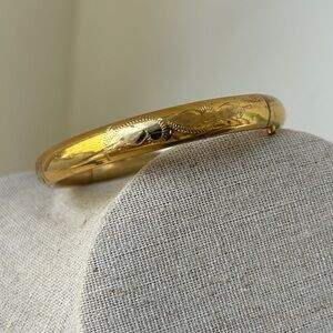Vintage 1/20 12K Gold Filled Etched Floral Hinged Bangle Bracelet Signed
